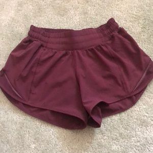 Lululemon Hotty Hot low rise 2.5” shorts